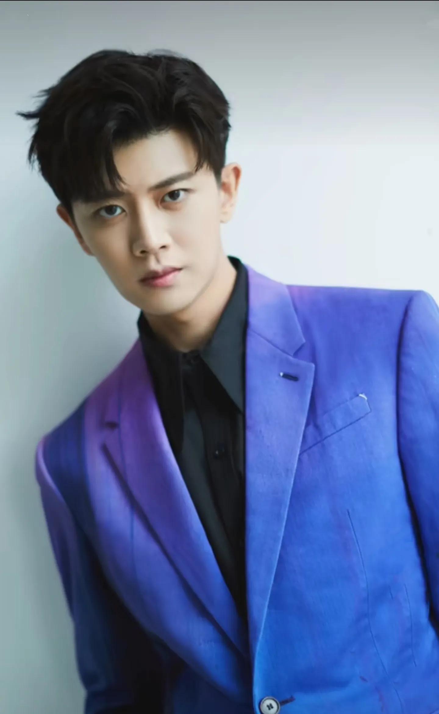 #任嘉伦#考古几张照片，衣架子