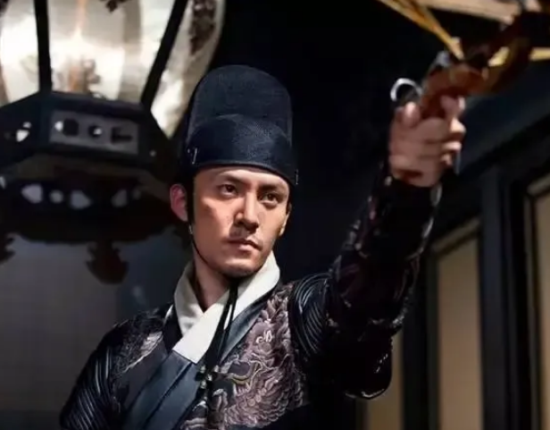 穿飞鱼服我只服这11位男星！穿上后个个化身为万人迷，霸气侧漏