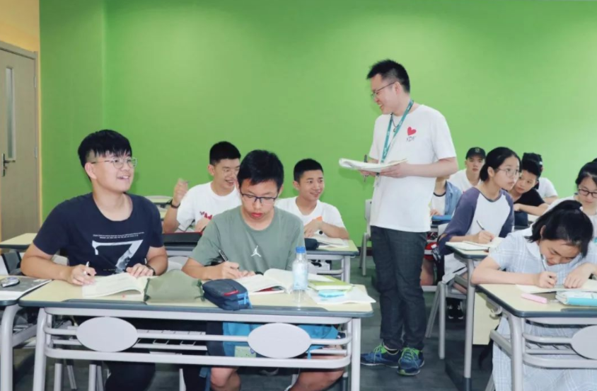 新东方转型“教外国人”，报名现场异常火爆，要不要改名叫新西方