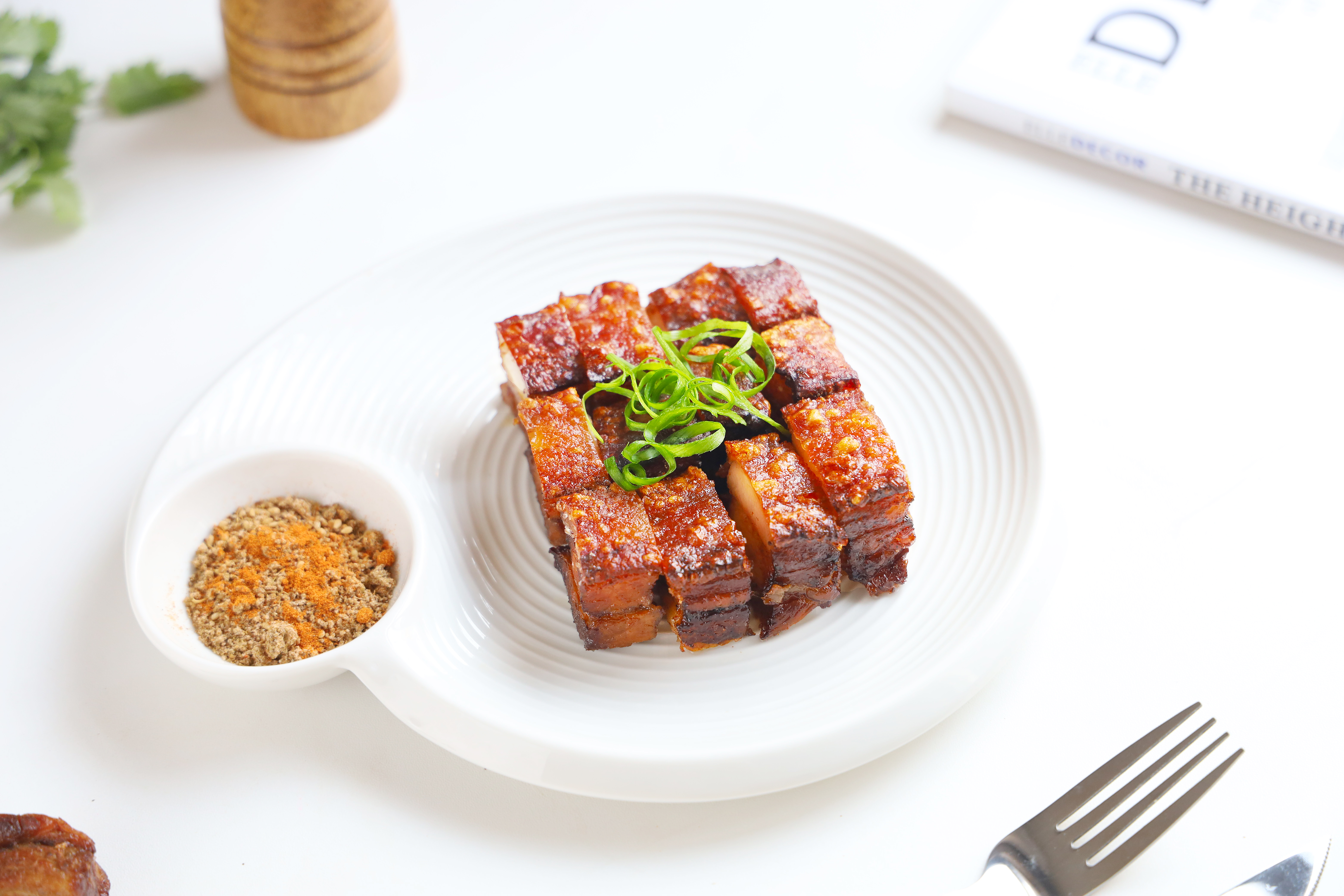 五花肉怎么做好吃？试试这个皮酥肉嫩，肥而不腻的脆皮五花肉