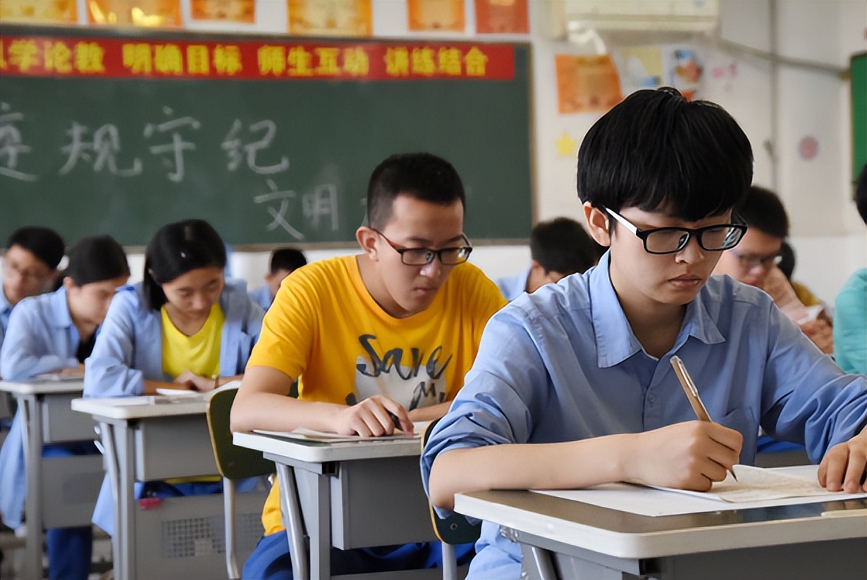 上大学后才懂得，高考上大专和走单招区别有多大，学生可别选错了