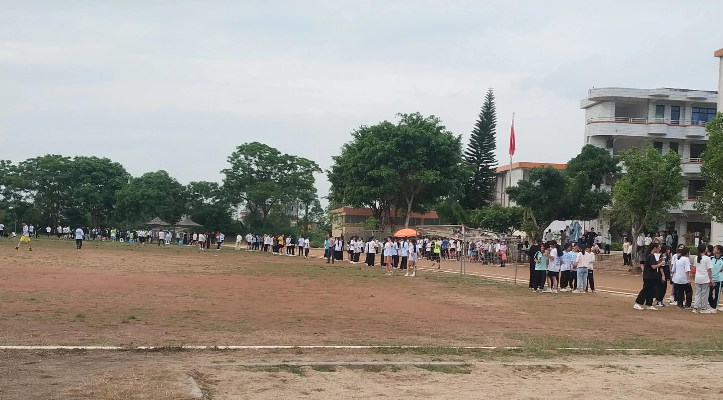 学生优秀作文13篇：执坚持之匙，启成功之门（中考体育经验之谈）