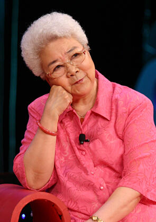 艺术家田华：与初恋丈夫爱一生，儿子去世当天她为何还去当评委？