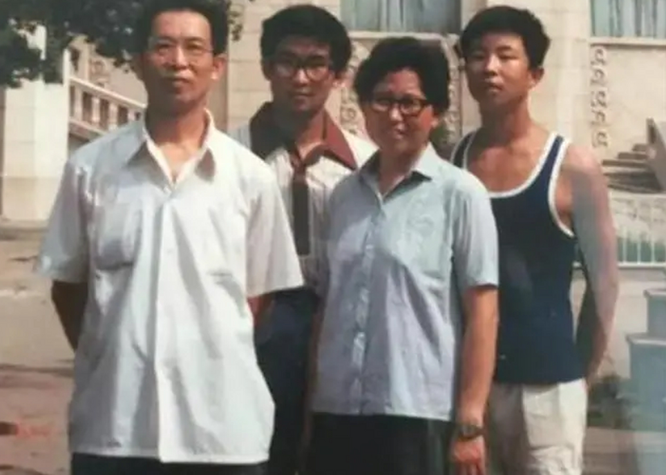 昔日的湖北高考状元，31岁任清华副教授，却从加拿大大桥一跃而下