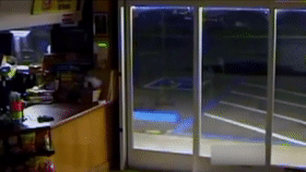 曾轰动美国的银行抢劫案，由于案件设计绝妙，劫匪被抓后成了名人