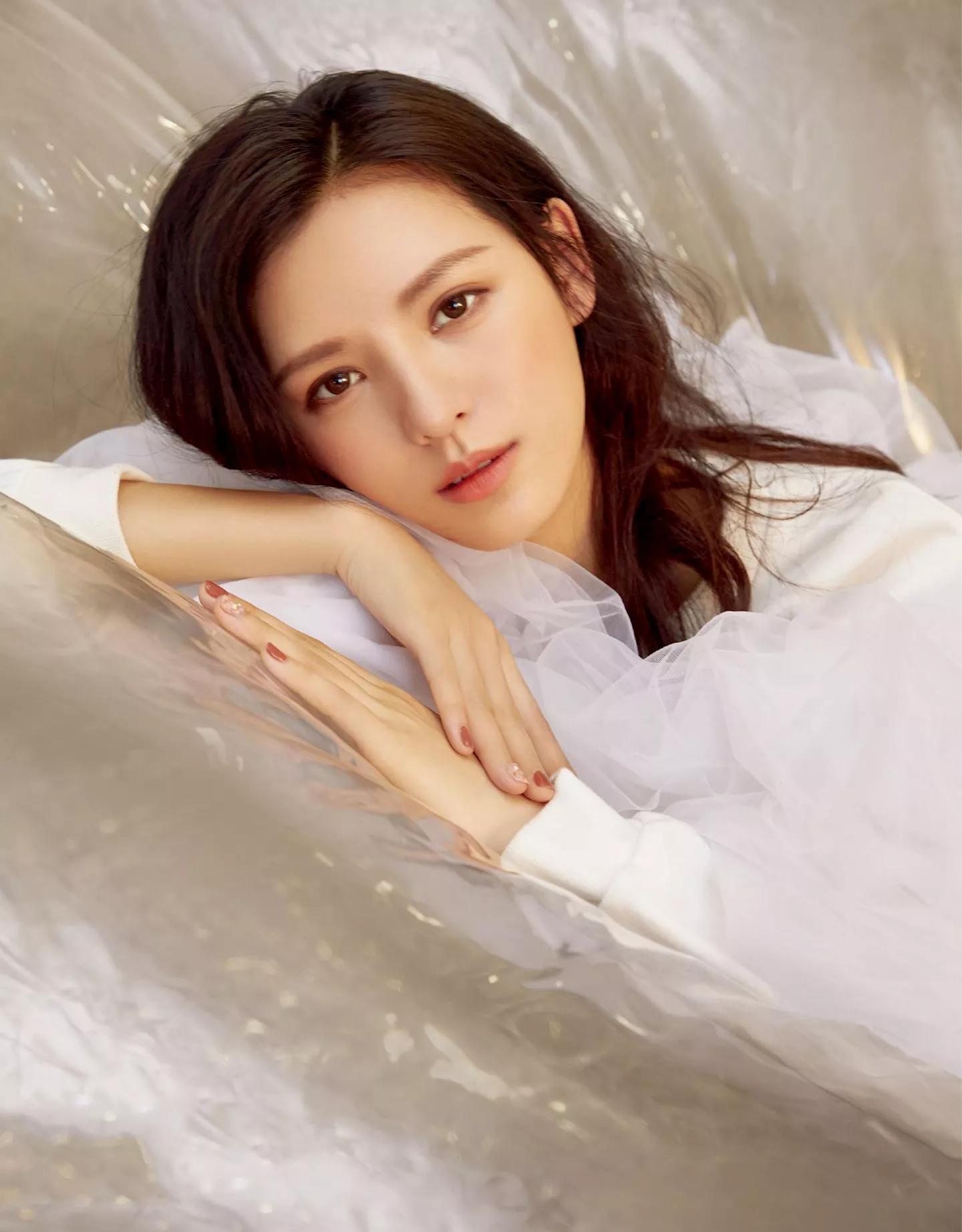 张予曦：清秀俊美，气质优雅，温婉大方，侧颜堪称完美