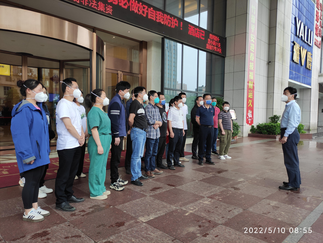 陈志平院长看望慰问国家紧急医学救援队（江西）核酸检测队