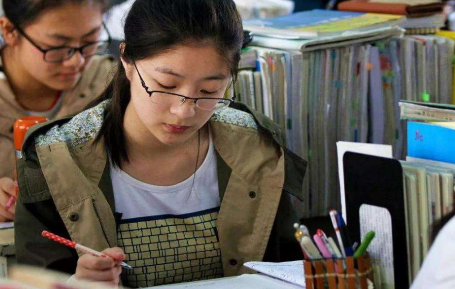 2022世界大学排行榜，清北并列16，深大化身黑马有望晋级双一流