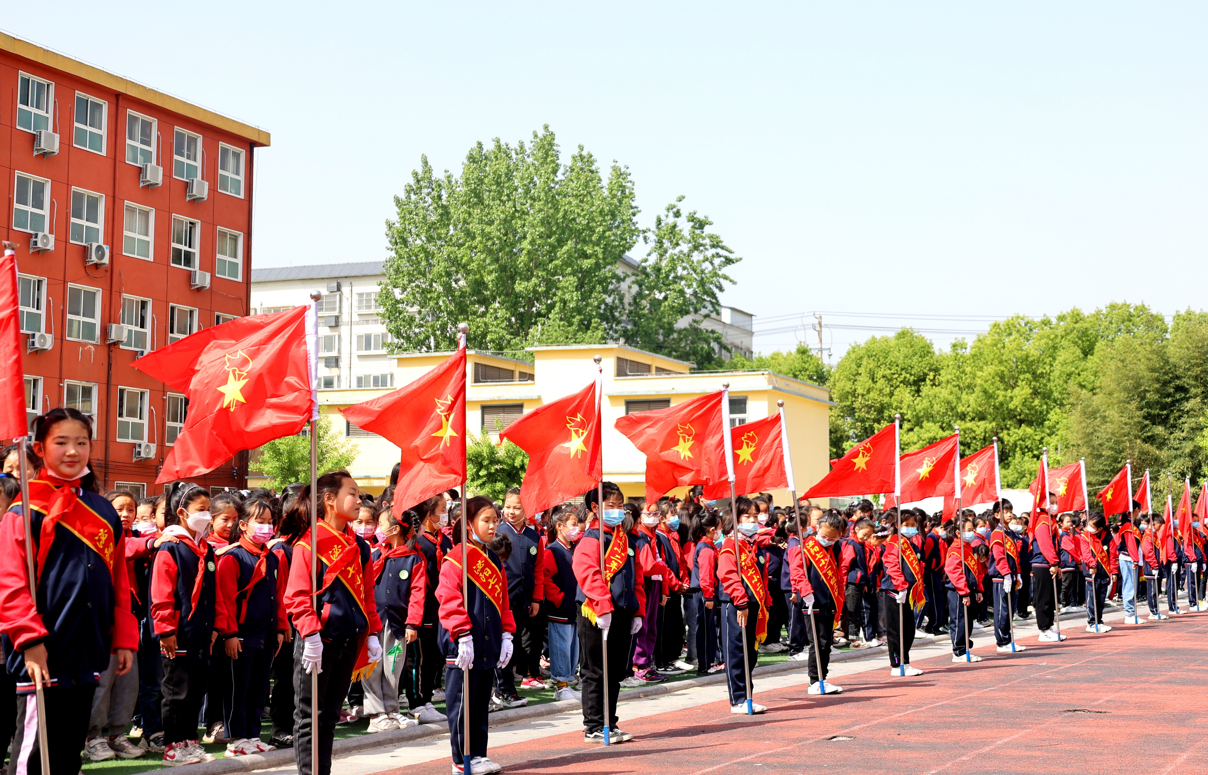 河南泌陽(yáng)：中小學(xué)全面復(fù)課現(xiàn)場(chǎng)