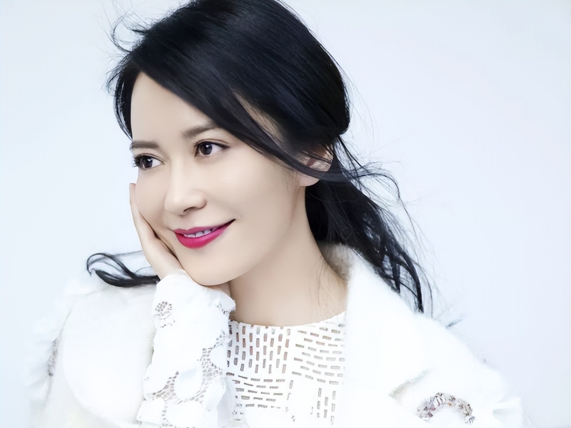 “女人30豆腐渣”？这6位“徐娘半老”的女星，个个风华不减