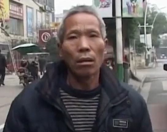 2015年，湖南一六旬老人，下葬3年后突然回村，花15万埋的是谁？