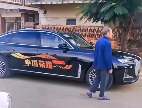 全红婵50万豪车给自家叔叔开！全爸毫不在意，这些人却着急了