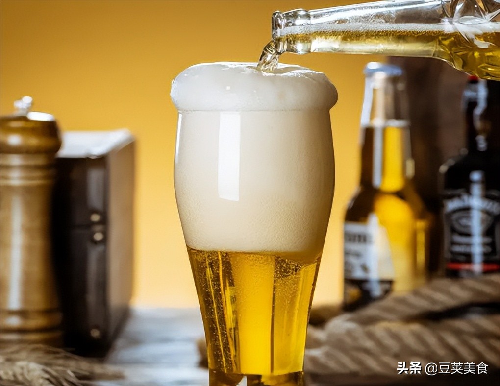 夏天到了，到底該喝啤酒還是白酒？原來區別很大，弄懂再喝益處多