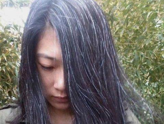 女人多少岁白发算正常(女性白发日渐增多) - 青木春