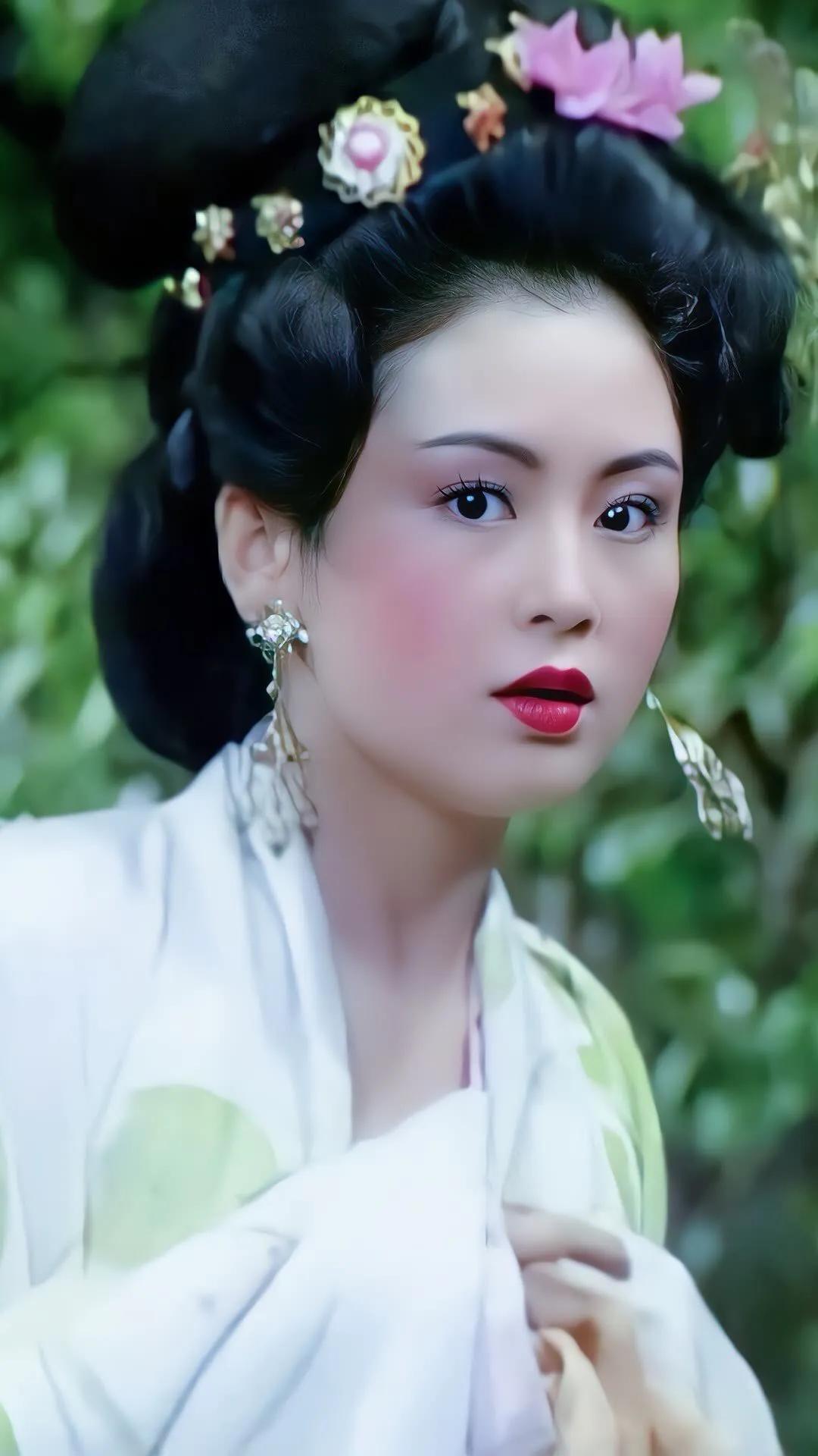 陈红的貂蝉美若仙女,仿佛从画中走出来一样