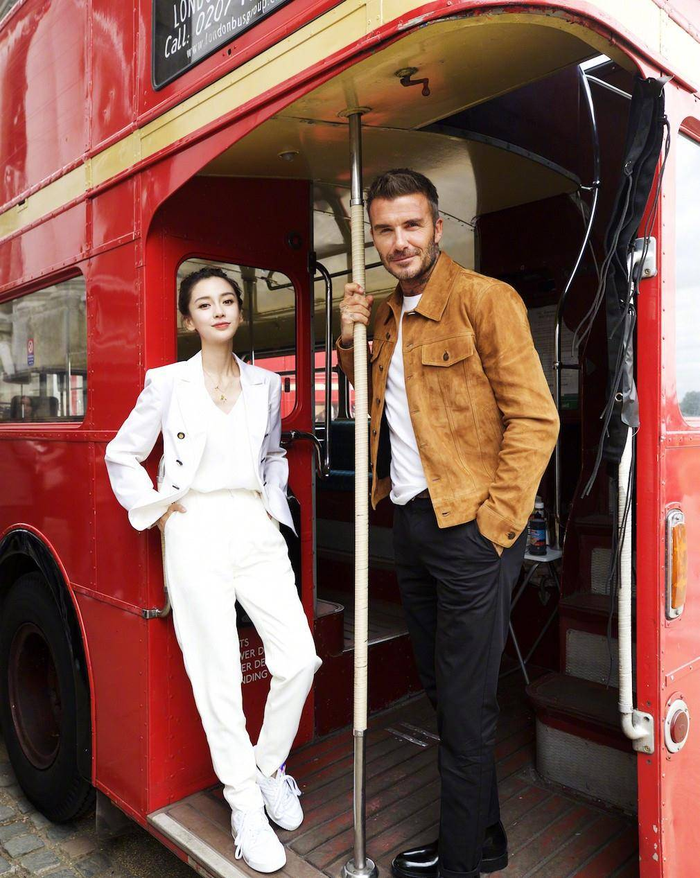 Angelababy也太适合穿旗袍了,裸色旗袍配珍珠项链,高贵优雅