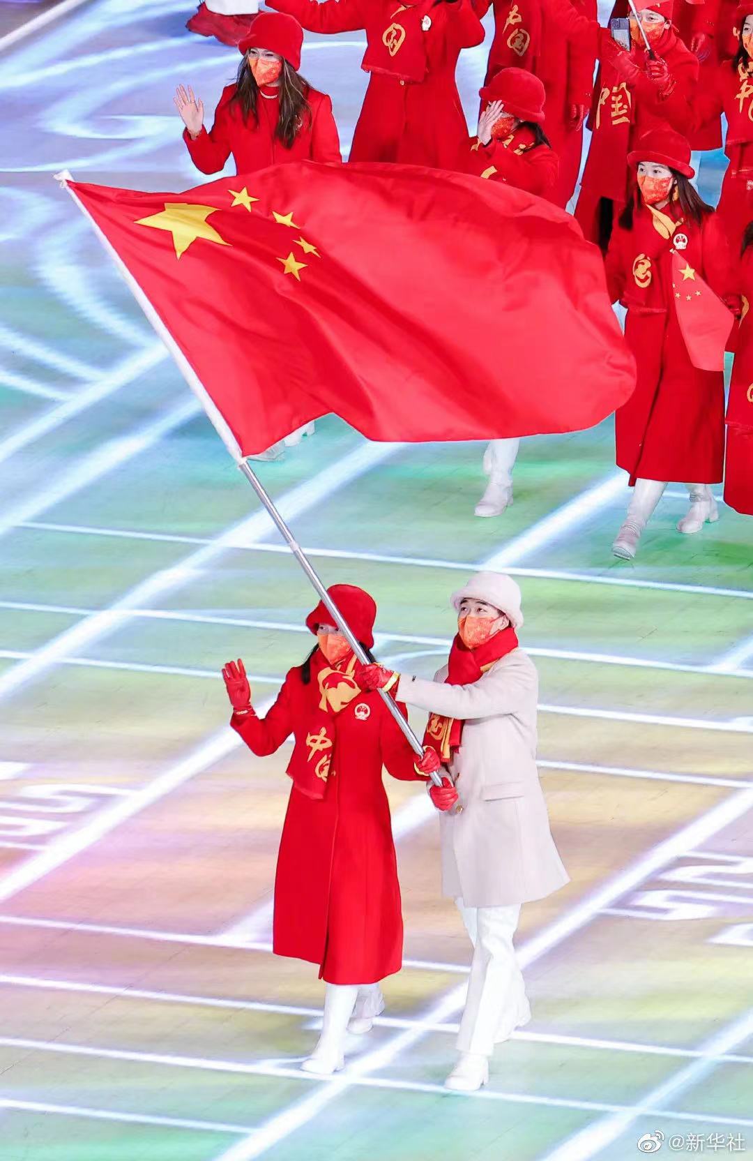 谁说羽绒服不时尚？！这些羽绒服惊艳全世界