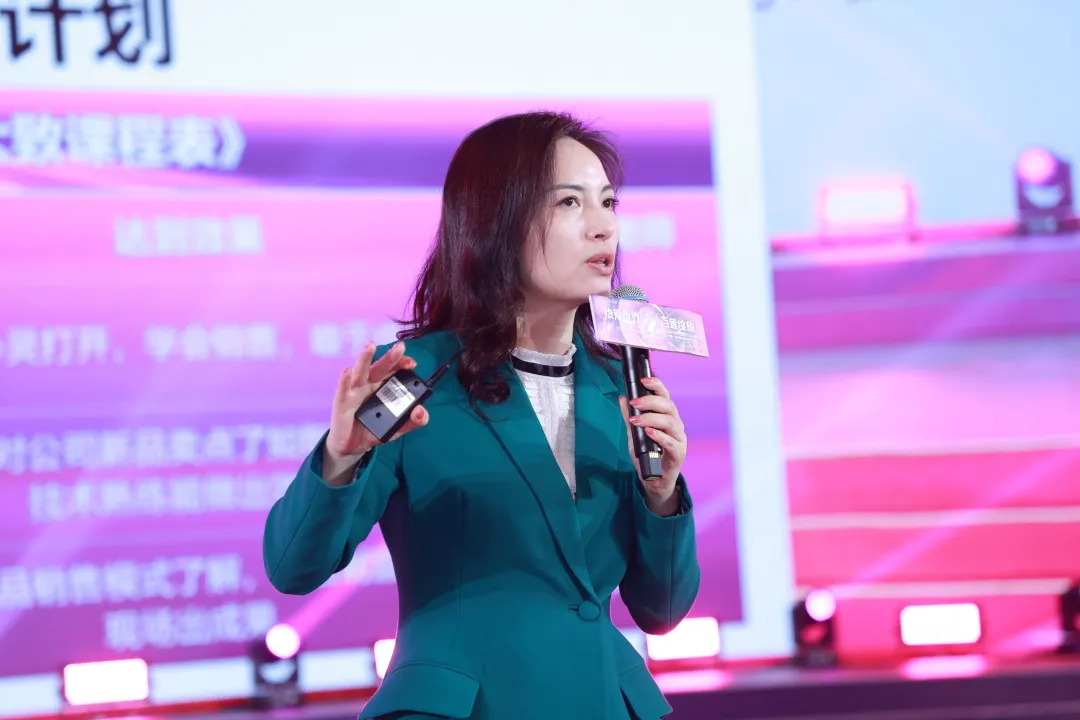 百莲凯22周年盛典暨百莲凯2021年度人物颁奖典礼圆满落幕 百莲凯22周年盛典暨百莲凯2021年度人物颁奖典礼圆满落幕