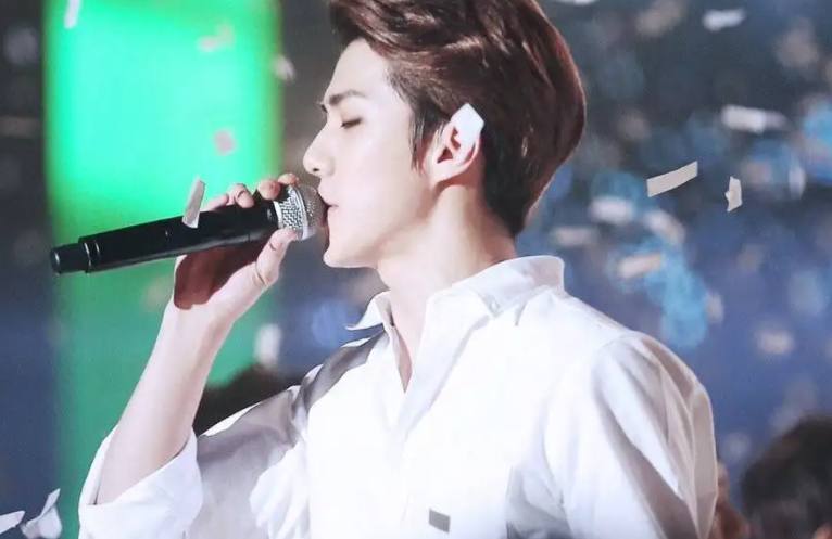 吴世勋：彭于晏之后又一个颜值高身材好的男星，还是鹿晗的好友