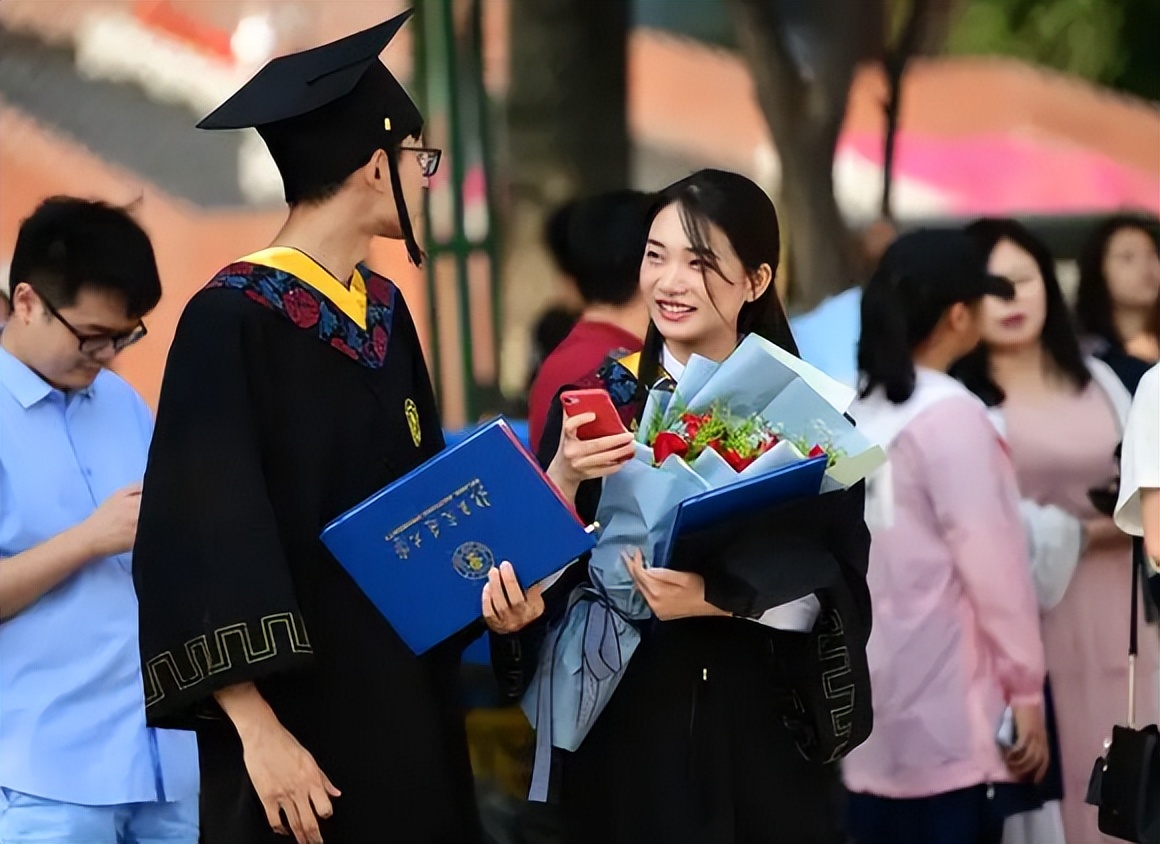 清华学生会主席有多厉害？学姐说出真实待遇，难怪顶尖学霸抢着当