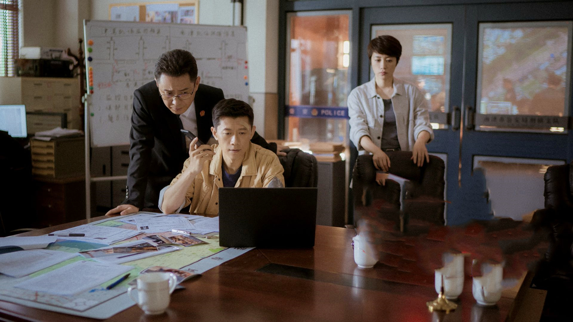 《庭外》：陈曼和徐文慧联手是同伙？乔政的真实身份成谜