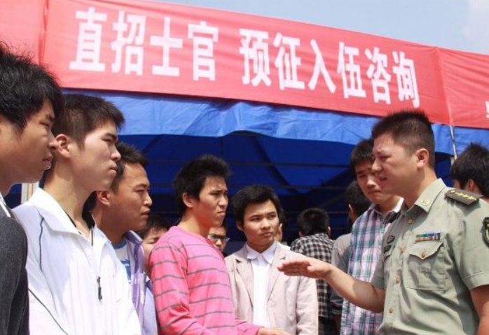 大学生当兵2年后，退役后能拿到多少“补助”？这个数字让人羡慕