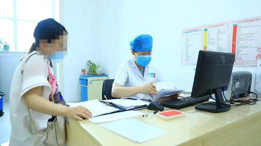 用愛與溫暖托起每一個(gè)新生命——記市人民醫(yī)院產(chǎn)科主任張愛琴
