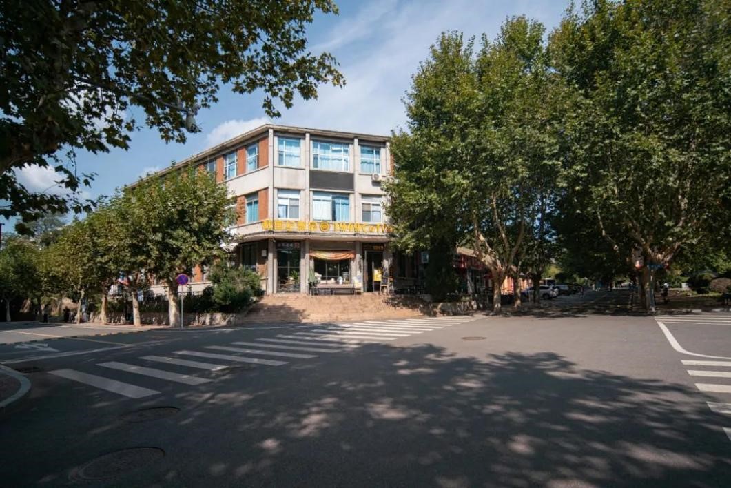 “面朝”大海，坐拥网红咖啡馆！大连一高校“精致生活”曝光，网友：太羡慕！