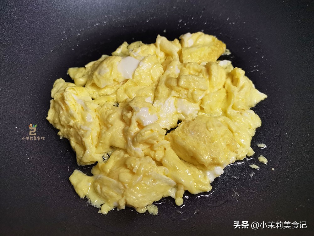 女人们：皮肤干燥，别只会敷面膜，常吃8种食物，水润嫩白美美哒
