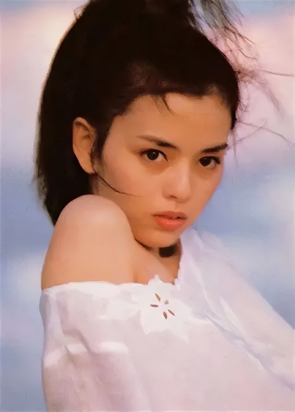 她是昭和顶级美人，美貌惊为天人！63岁至今未婚，优雅爆棚