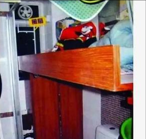 在香港，34岁的菲佣，抛下4个女儿，半夜躲在被窝痛哭，心酸人生