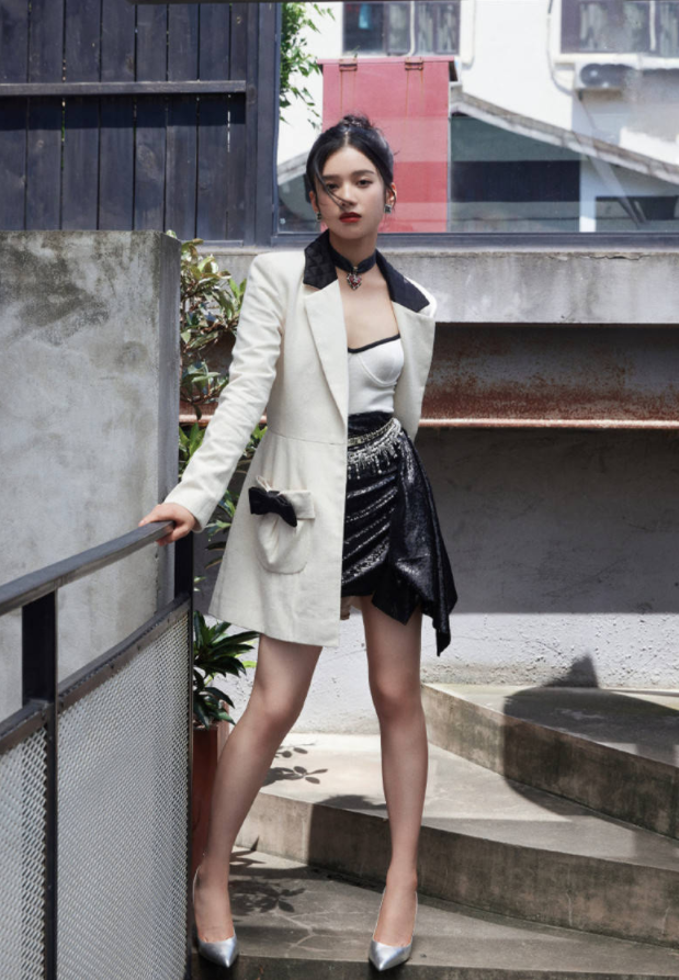 有人资源顶天，有人演技炸裂，95后小花竞争激烈，谁能突出重围？