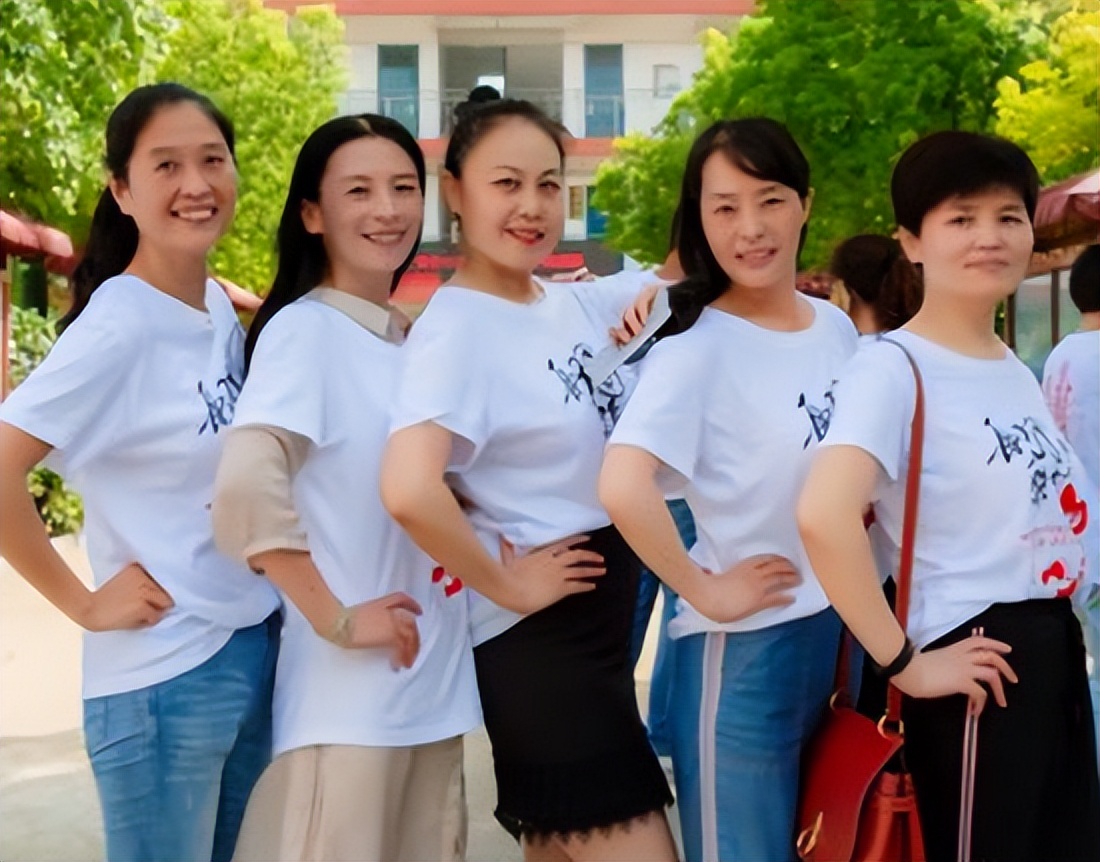 毕业多年后组织聚会，AA预算每人200元，聚会结束时组织者后悔了