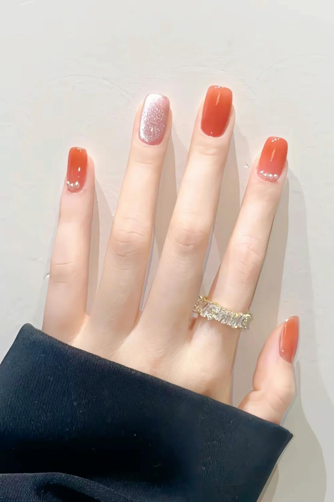 冰透色显白美甲图，短指甲的春天来啦！真的好温柔呀
