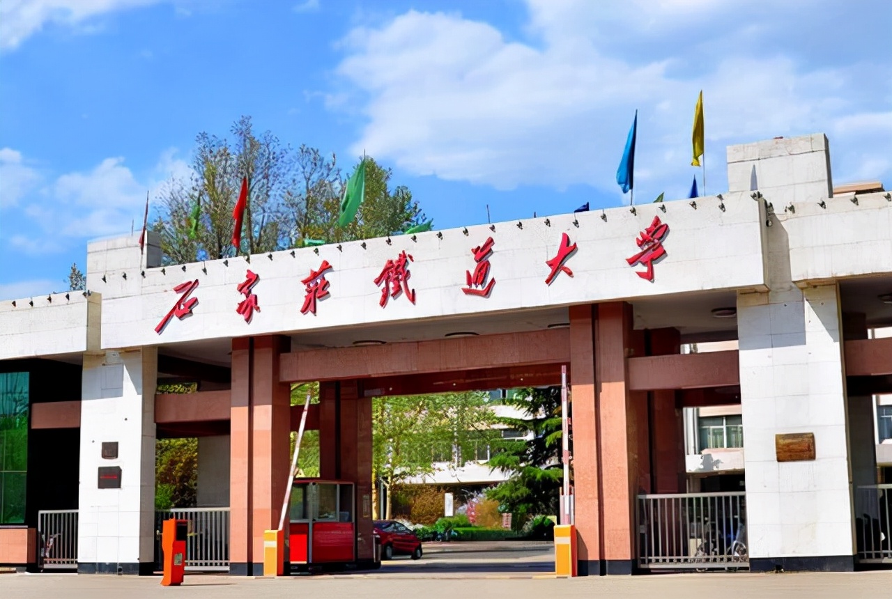 国内3所提档线不高的大学，发展前景好，毕业有机会获得铁饭碗