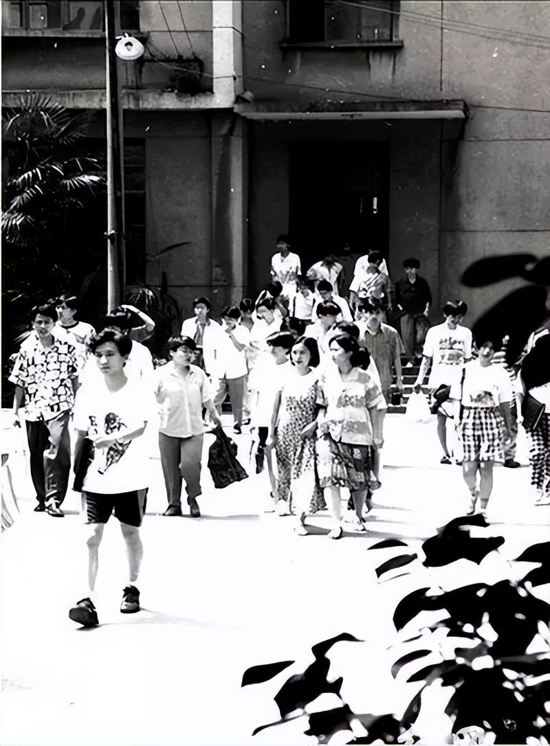 高考1977-2021，哪一张照片是属于你的记忆，太珍贵