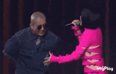 这是颁奖还是开业？金曲奖艺人造型齐翻车，现场变成乡村大舞台？