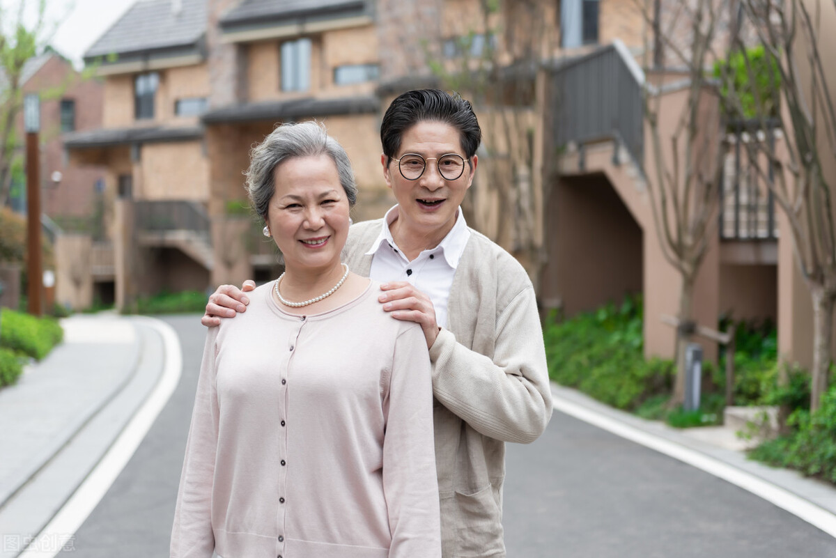 姐妹抱团养老不到八个月就散伙，62岁阿姨感慨：姐妹情已破灭