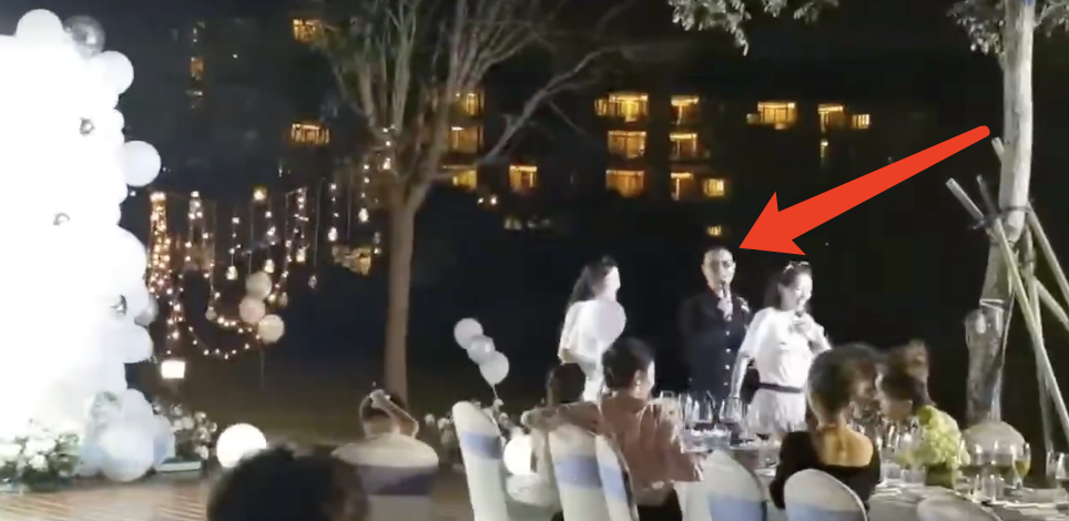 章子怡在三亚庆生，被网友大赞超级随和，儿子模仿妈妈许愿萌态足