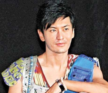 男星整容前後差距巨大，黃曉明變男神，陳偉霆像換臉，你還知道誰