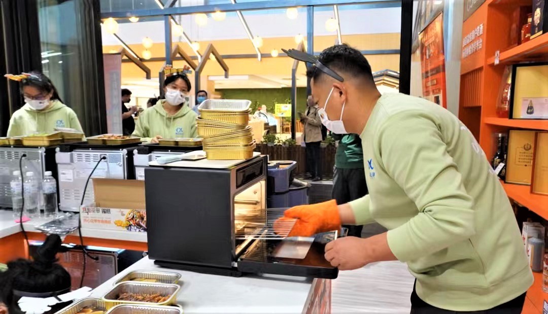 上班族纠结吃什么?来阿尔法鱼小店,吃正宗大师菜
