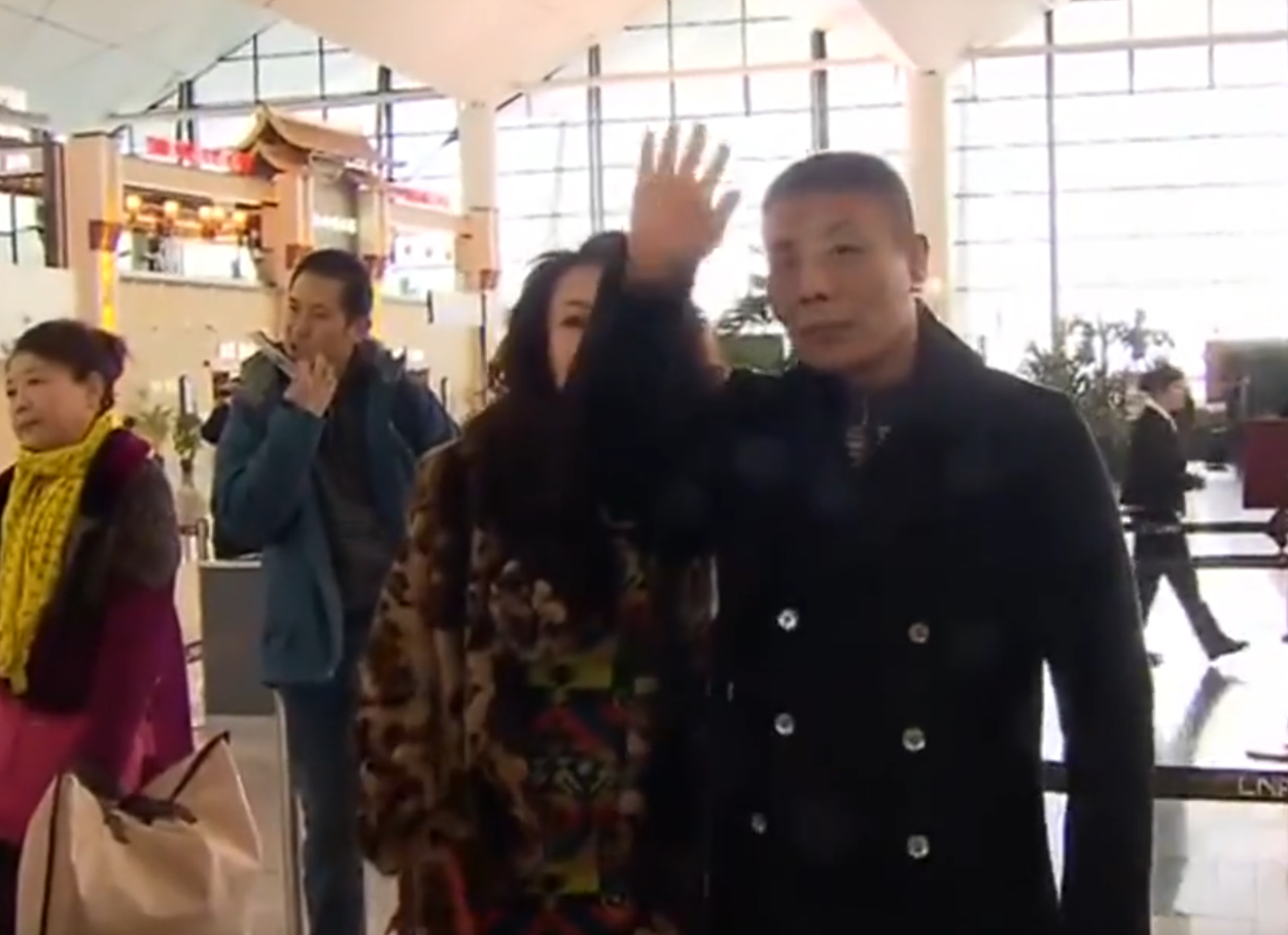 辽宁富家女：每天早饭300块，一双鞋穿三次就扔，喜欢和母亲对打