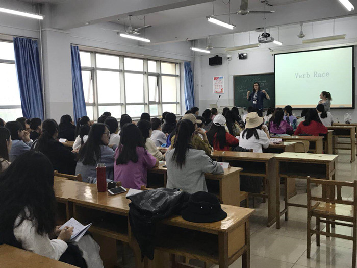 江苏高考状元白湘菱：被清华北大拒绝，却能拿百万奖学金入学港大