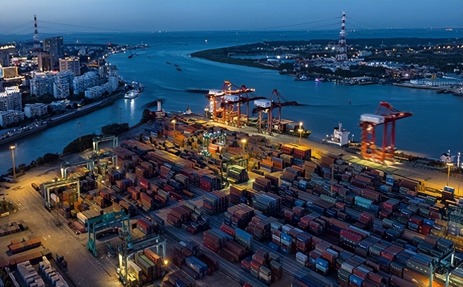 马云：24岁大学毕业，普通人到首富，再回首才发现他成功是必然的