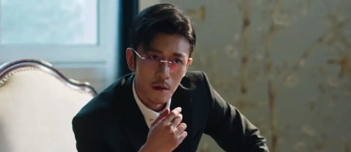 同样是“眼镜造型”，把肖战王一博和吴启华放一起，差距就出来了