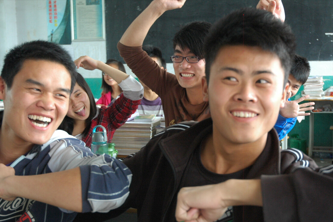 高中生每年花10万补课，高考686分全校第一，等来的却是一片嘲讽