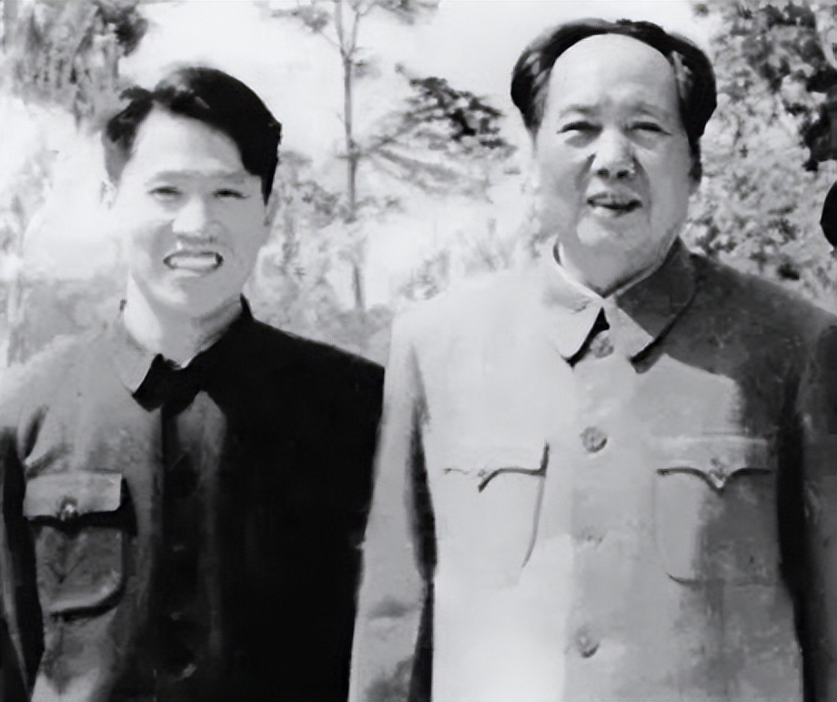 李银桥想追女同志，请毛主席出主意，毛主席：银桥，你太老实了