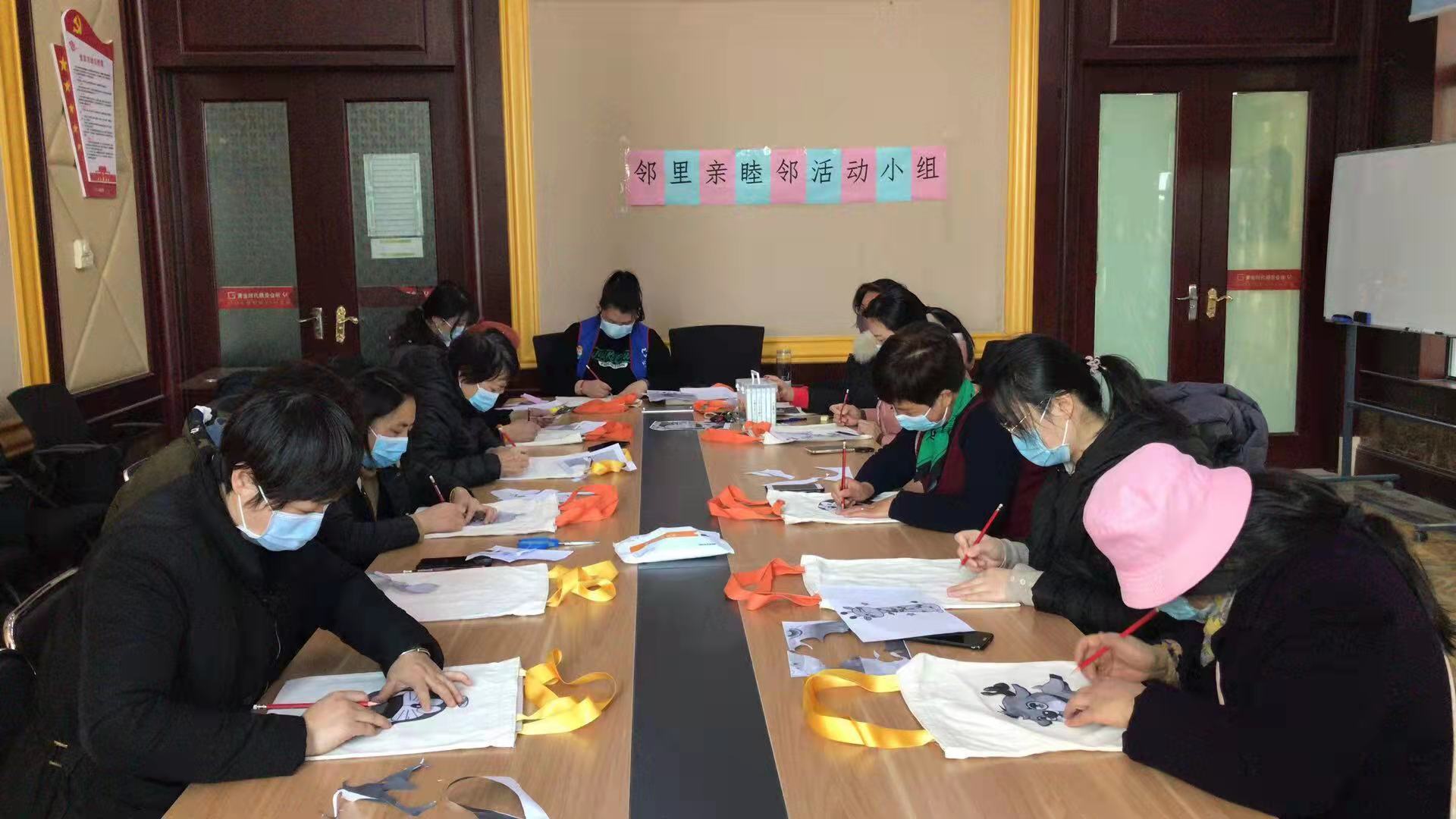 “邻里亲”睦邻活动小组活动之二 创意DIY,手绘帆布袋