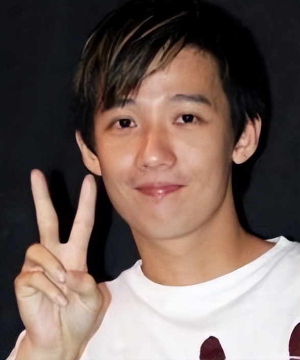 阿牛：被称为音乐才子，为整容借款百万，妻子最终选择离去