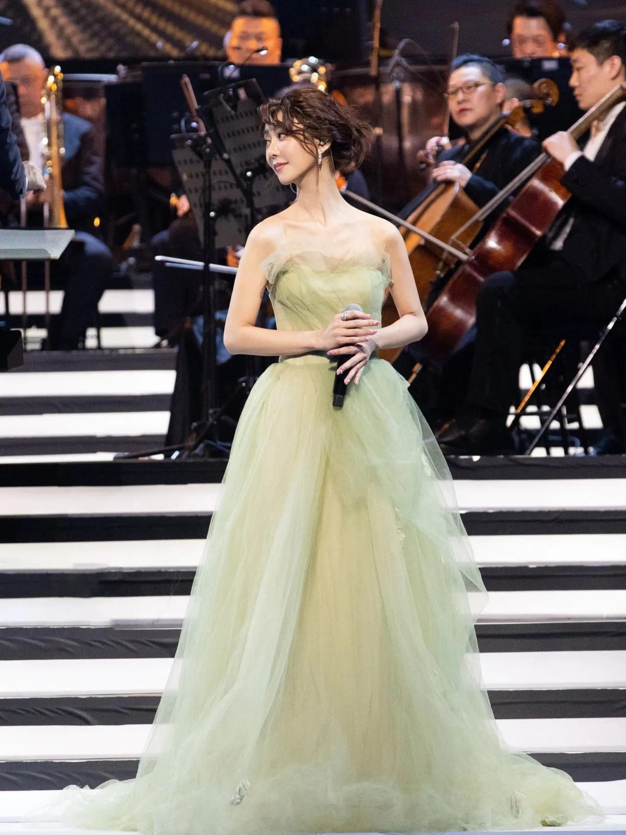 薛凯琪‖原来40岁可以长成这样，20岁的小哥哥都心动了